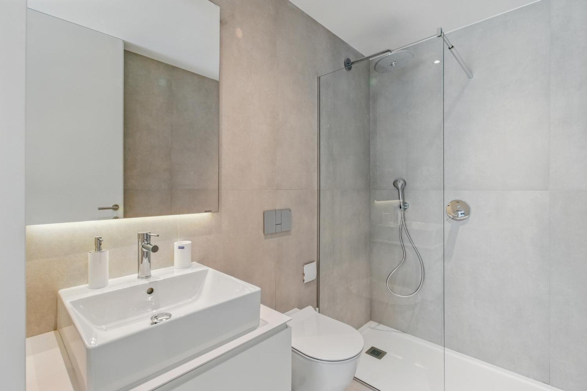 Casaluxo New 2br Pool View