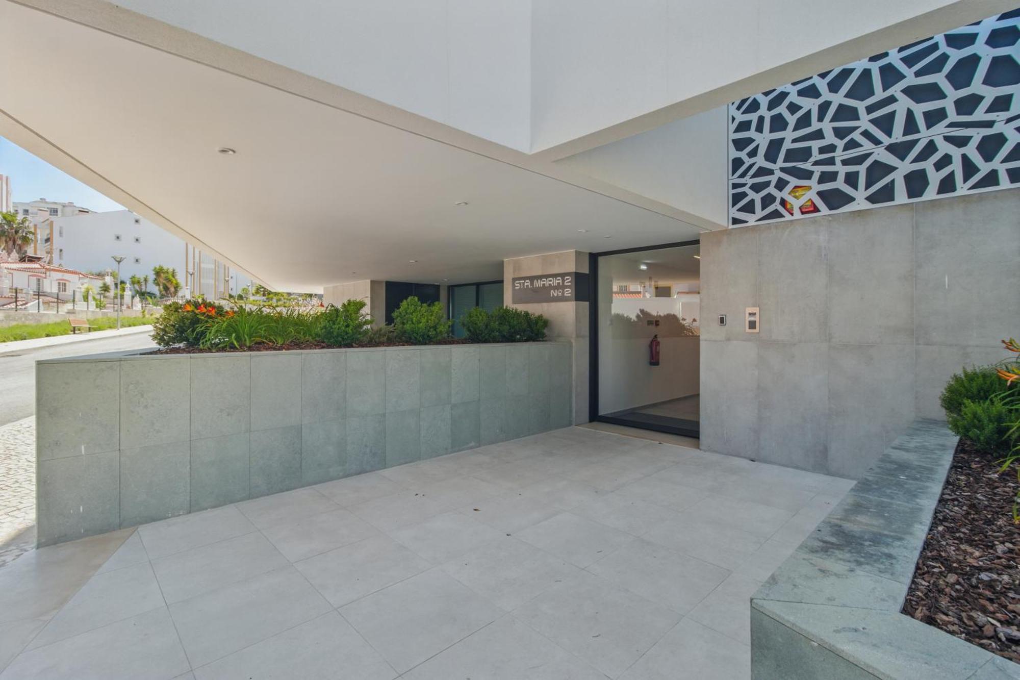 Casaluxo New 2br Pool View