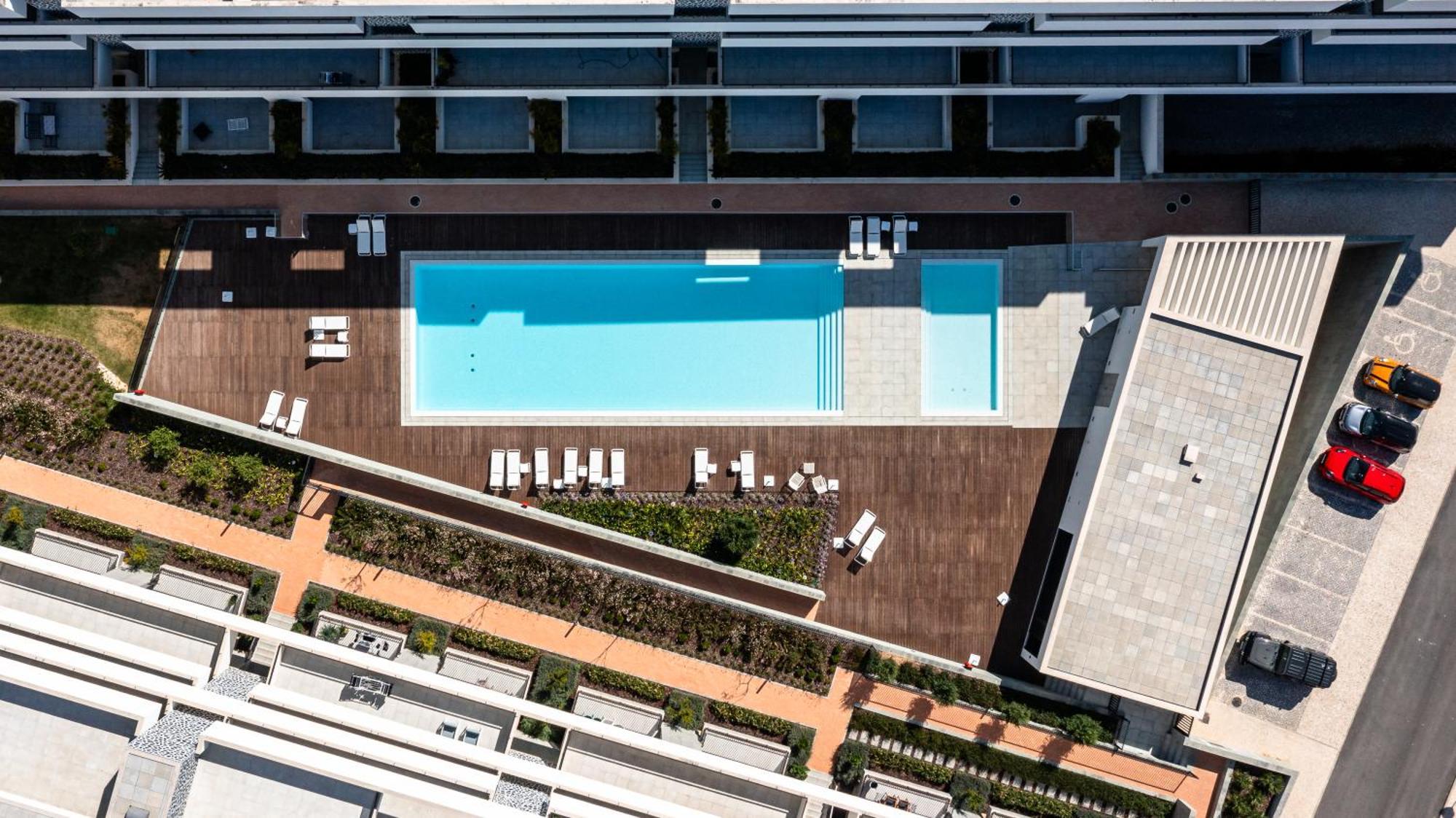 Casaluxo New 2br Pool View *